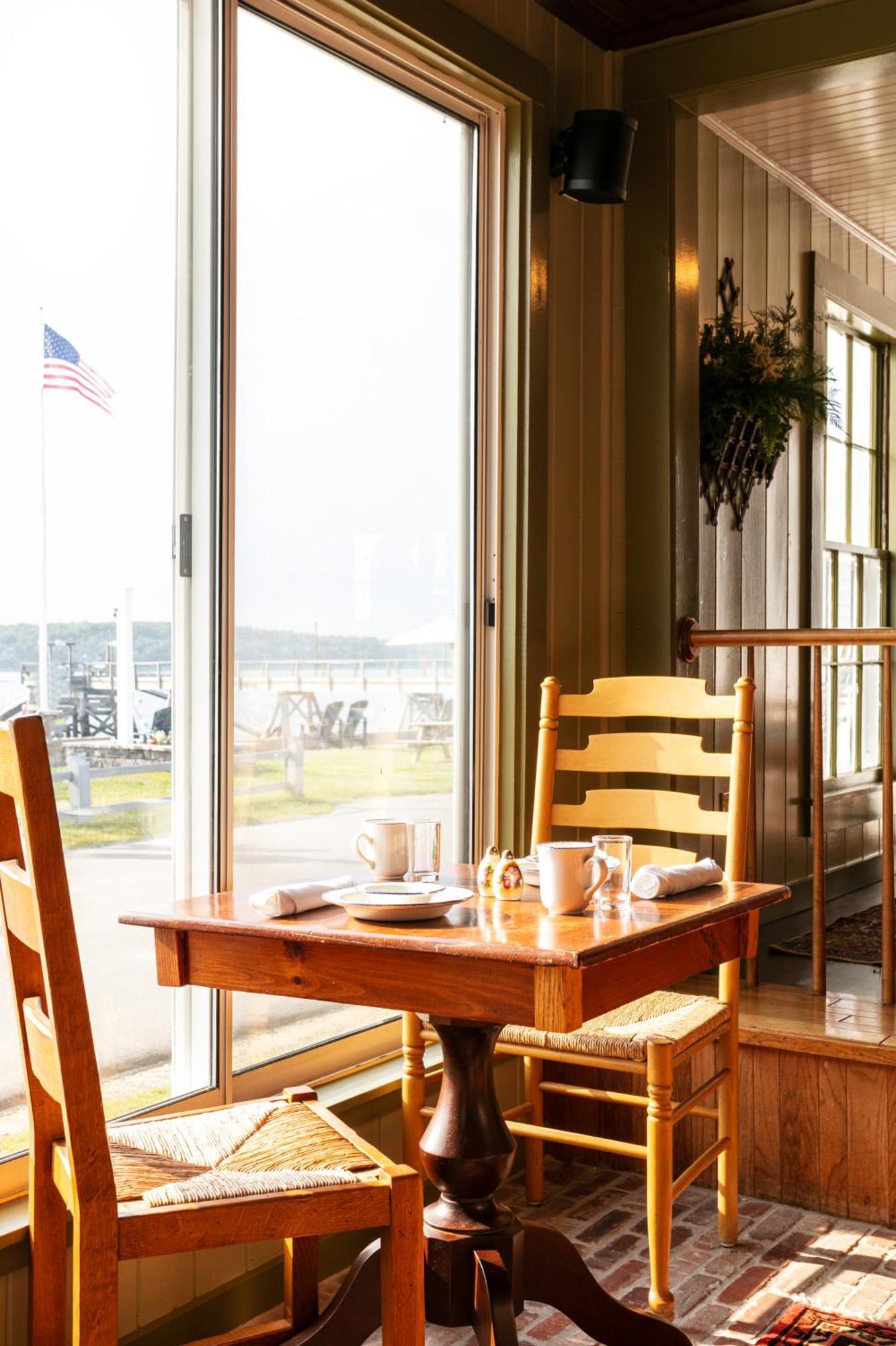 Bluebird Ocean Point Inn المظهر الخارجي الصورة